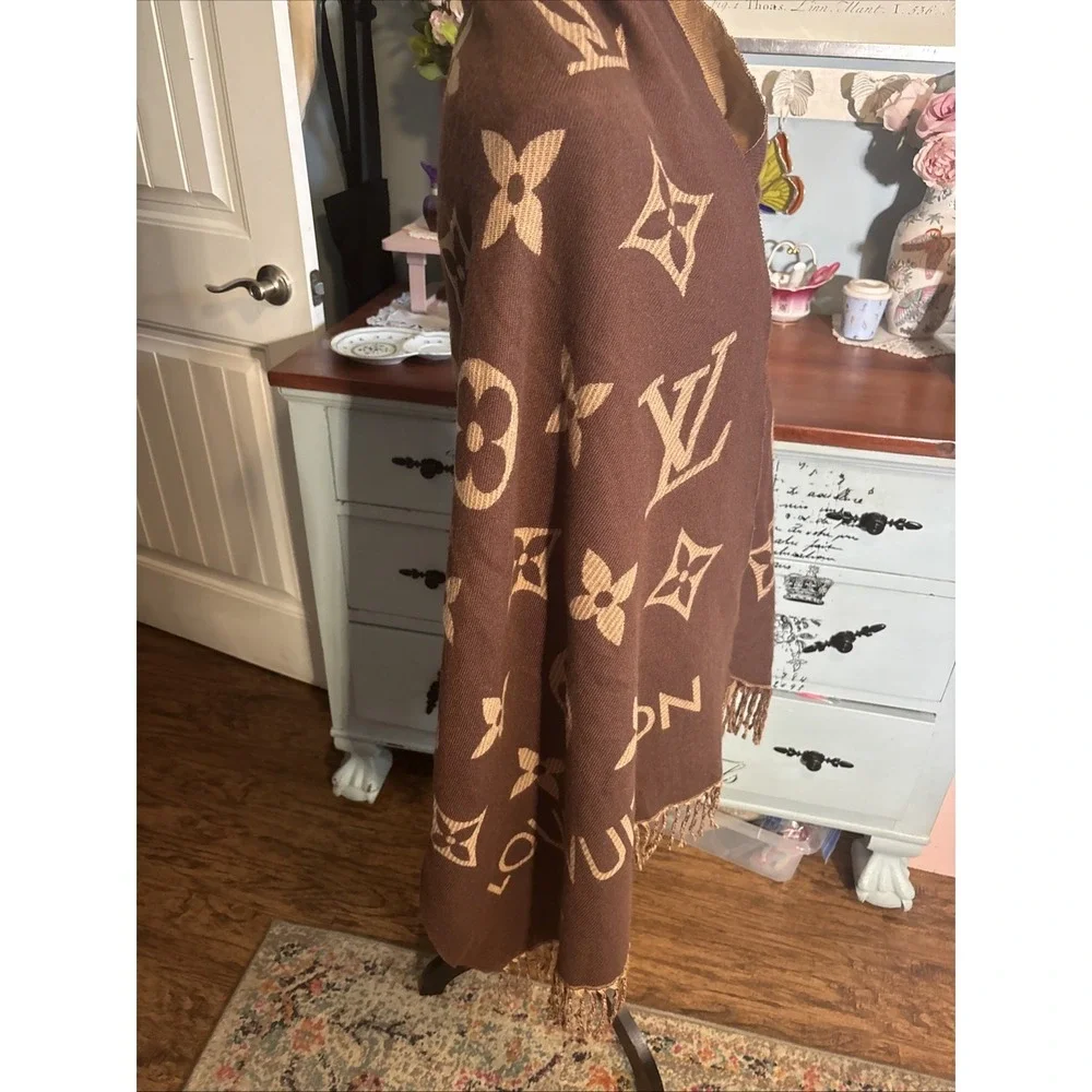 Louis Vuitton 65% Cashmere 35% Silk Monogram Scarf Made in Italy: 73x26